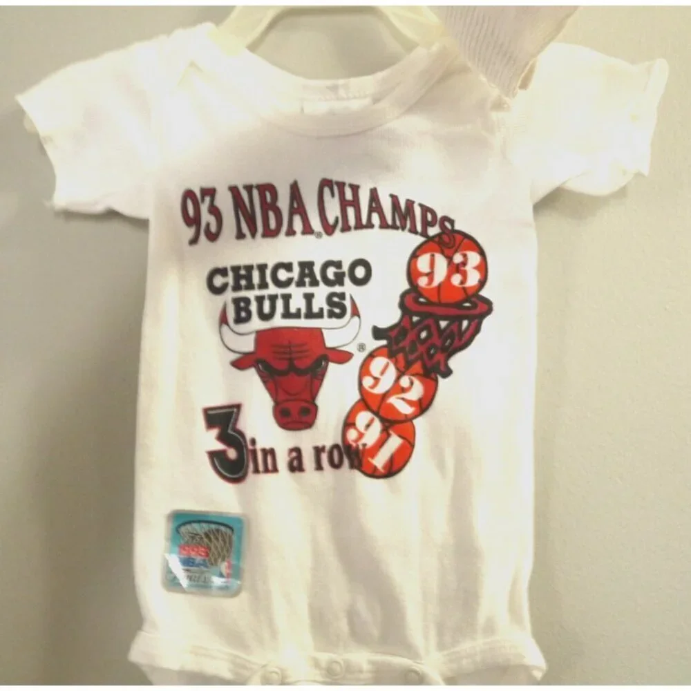 Vintage 1993 NBA Champs CHICAGO BULLS infant one piece cotton outfit & socks 12M